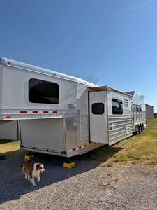 4 Stars 4 horses w/ LQ 4-Horse LQ Trailer in Oklahoma