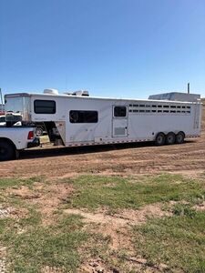 2007 Stock Trailer with Living Quarters in Oklahoma
