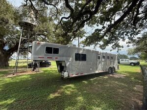2001 4-Horse LQ Trailer in Texas