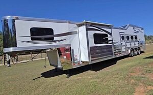 4-Horse LQ Trailer in Texas